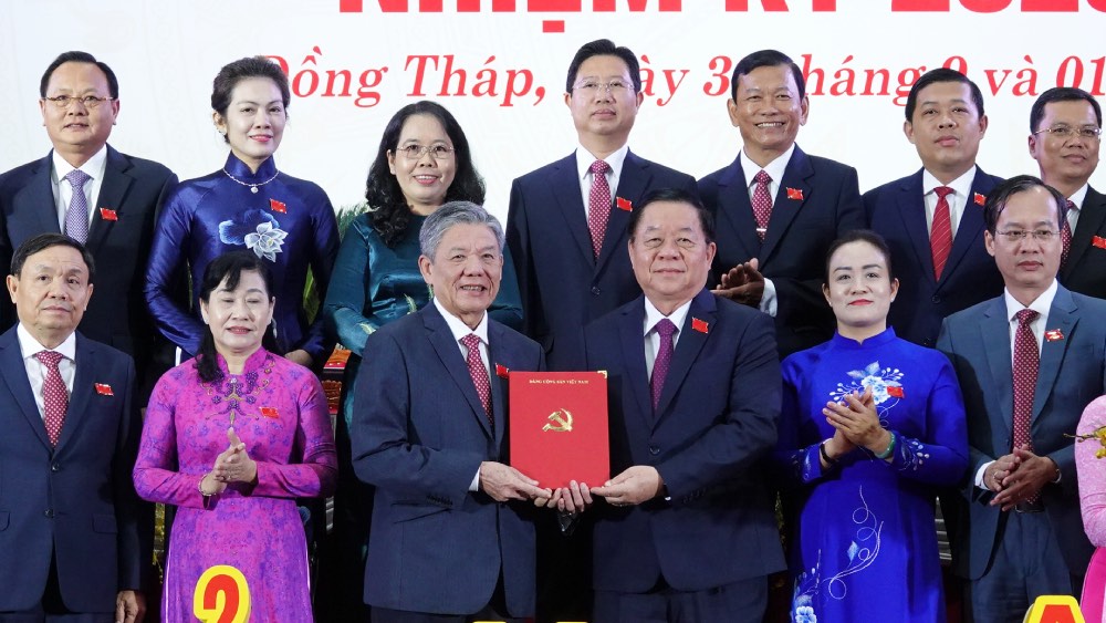 Uy vien Bo Chinh tri, Bi thu Trung uong Dang, Truong Ban Tuyen giao va Dan van Trung uong Nguyen Trong Nghia 