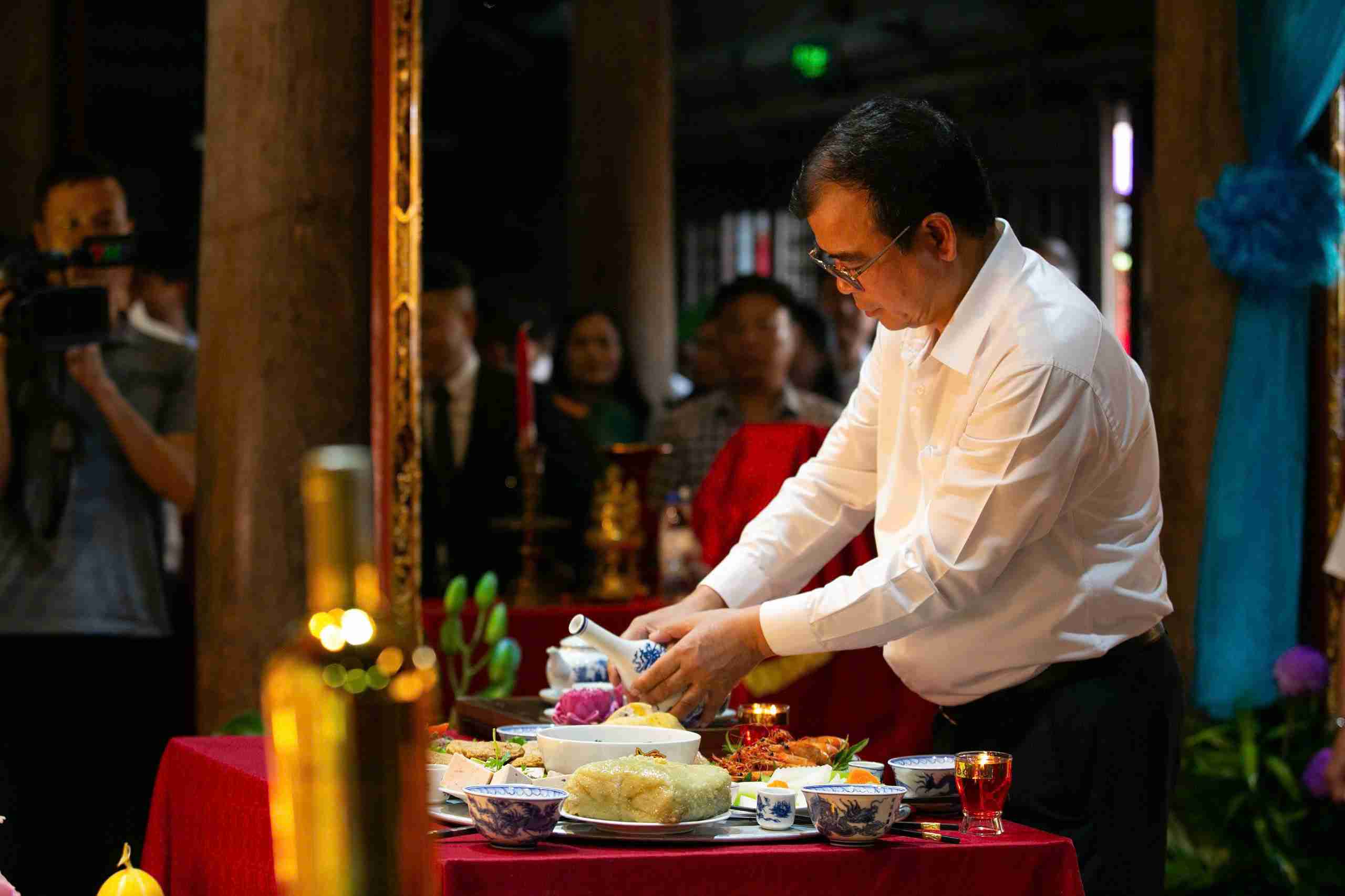 Le cao yet duoc cu hanh trang trong tai den Kiep Bac, cau cho quoc thai dan an, mua thuan gio hoa, mua mang boi thu. Anh: Ban To chuc