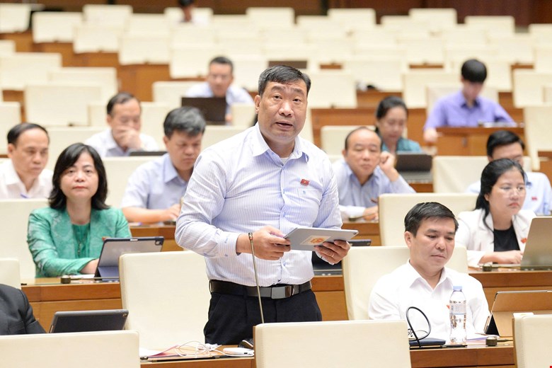 National Assembly delegate Thach Phuoc Binh is concerned about allowing civil servants to run non-public enterprises. Photo: Quochoi.vn