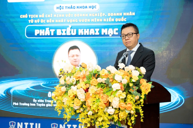 Mr. Le Quoc Minh - Member of the Party Central Committee, Deputy Head of the Central Propaganda and Mass Mobilization Commission, Editor-in-Chief of Nhan Dan Newspaper - spoke at the workshop Photo: Nam Duong