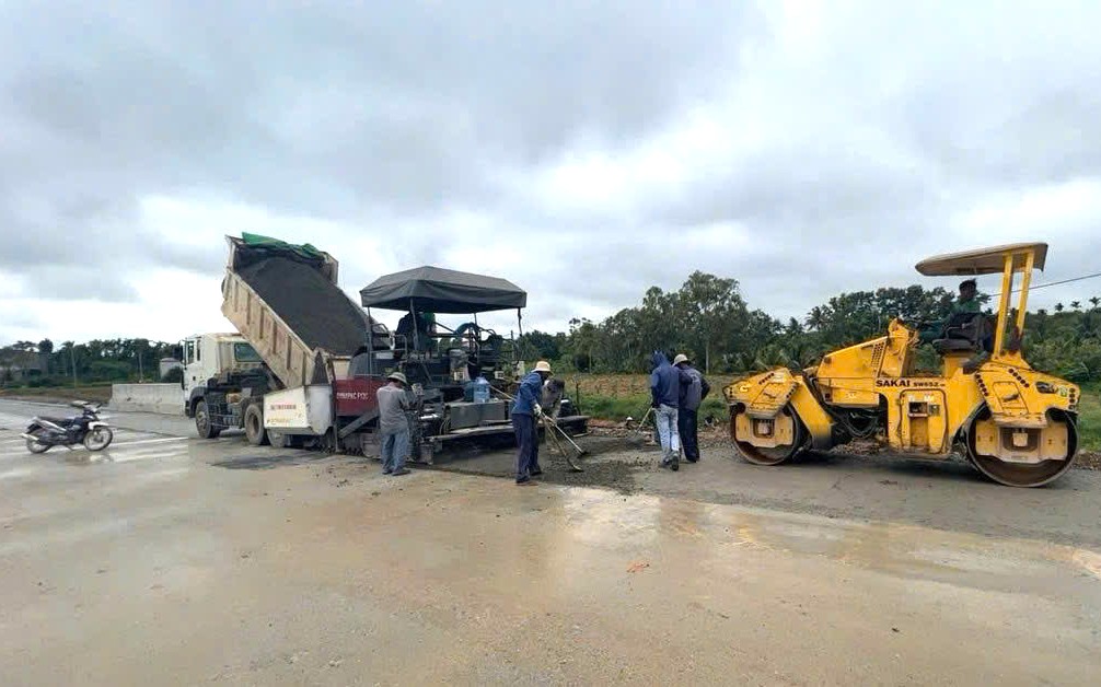 Dak Lak is resolutely removing difficulties and speeding up the progress of component project 3 of the Khanh Hoa - Buon Ma Thuot Expressway. Photo: Bao Trung