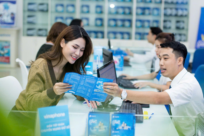 Muc tieu cot loi cua tai cau truc VNPT la nang cao trai nghiem khach hang. Anh: Cao Hung
