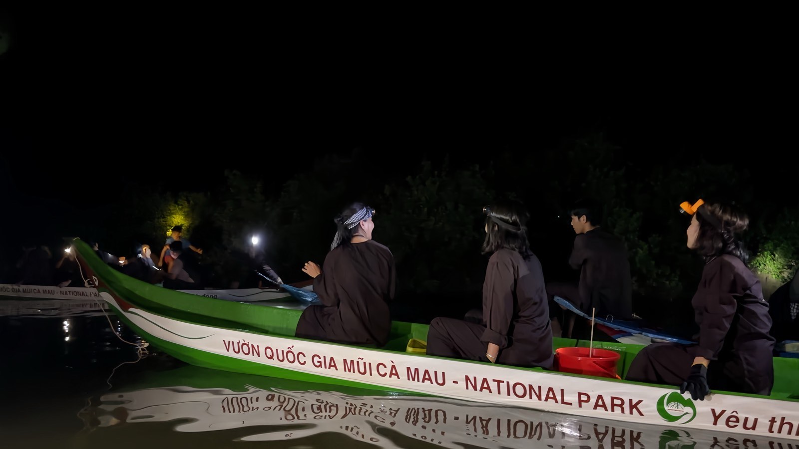 Ra mắt từ năm 2021, mô hình vừa mang lại trải nghiệm thú vị cho du khách, vừa tạo việc làm, nâng tầm giá trị sản vật đặc trưng như cua, cá, tôm, góp phần gìn giữ bản sắc và thúc đẩy du lịch Cà Mau phát triển bền vững.