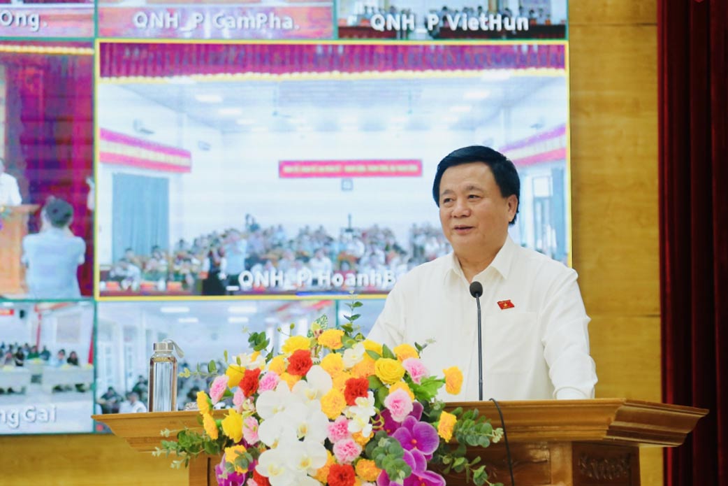 Mr. Nguyen Xuan Thang - Politburo member, Director of the Ho Chi Minh National Academy of Politics, Chairman of the Central Theoretical Council - met with voters of 15 wards and communes in Quang Ninh province before the 10th Session of the 15th National Assembly. Photo: Quang Ninh Portal