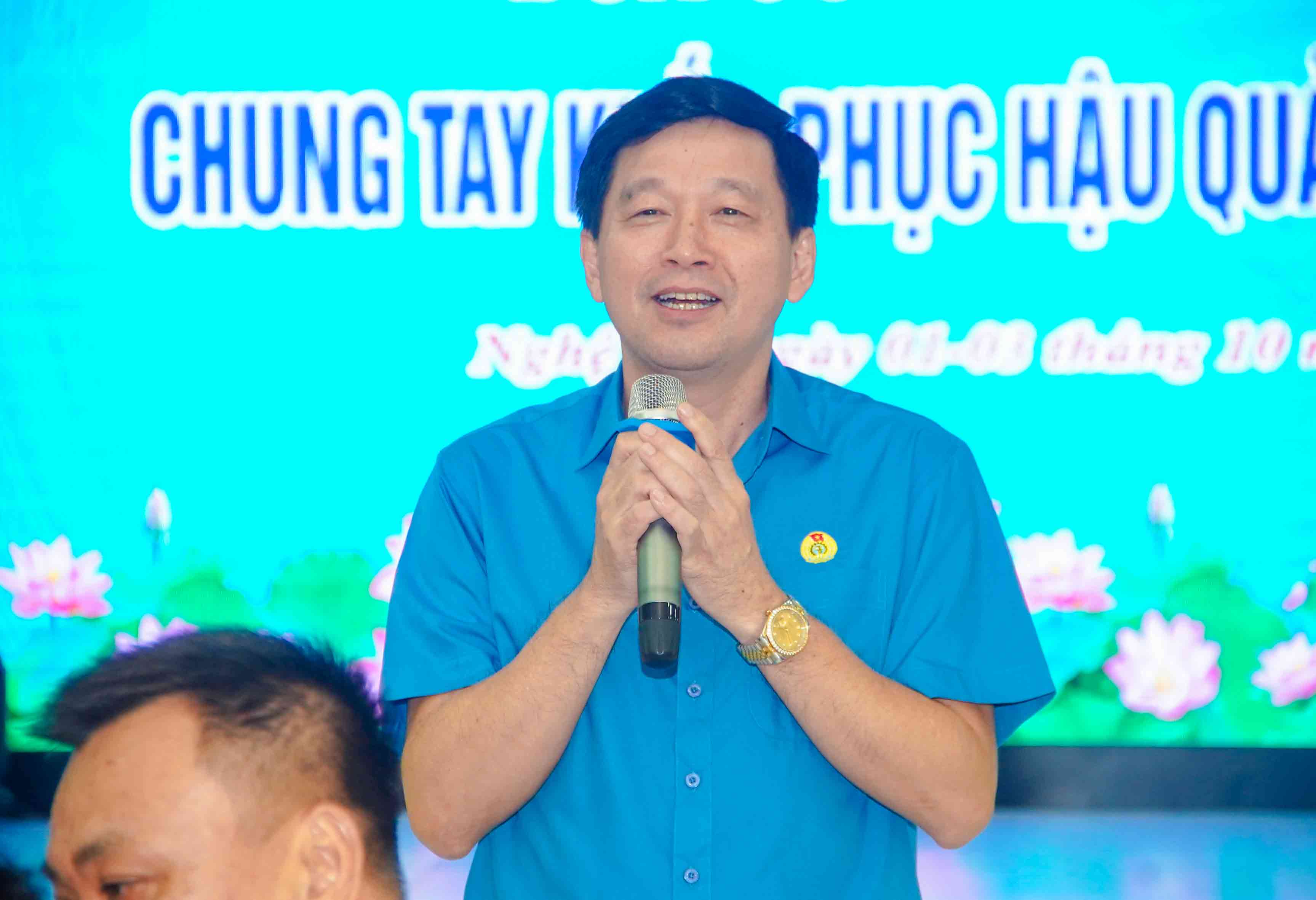 Ong Kha Van Tam - Chu tich Lien doan Lao dong tinh Nghe An phat bieu tai chuong trinh. Anh: Duy Chuong