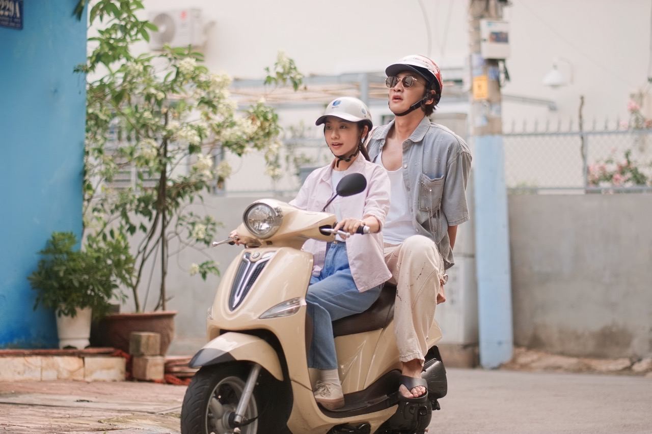 영화 '디스데이'에서 그는 이광수가 주연을 맡은 별똥별을 연기합니다. 사진: CGV.