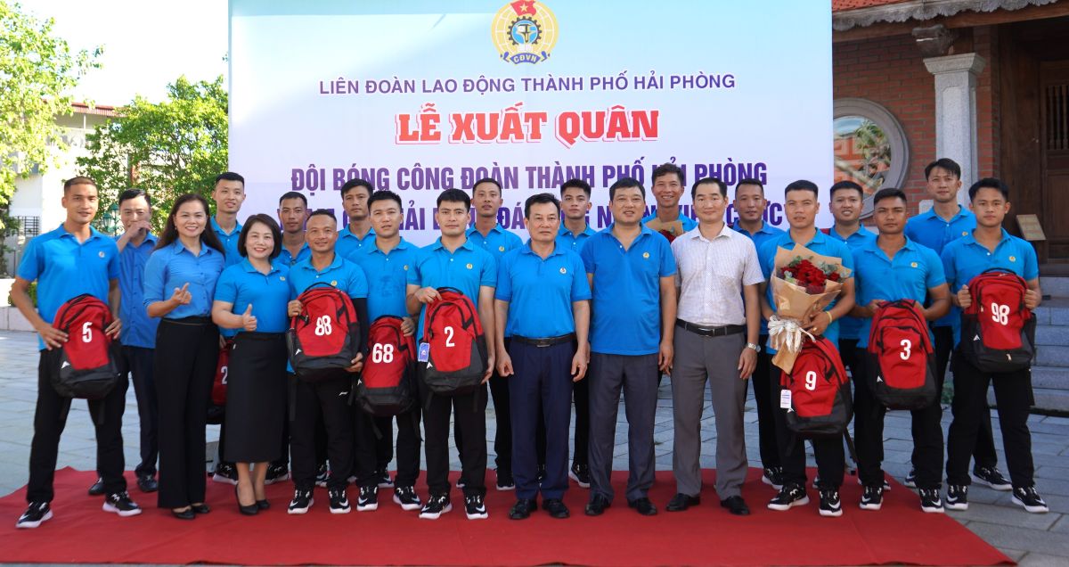 The Hai Phong Trade Union football team participated in the all-out football tournament for workers. Photo: Mai Dung