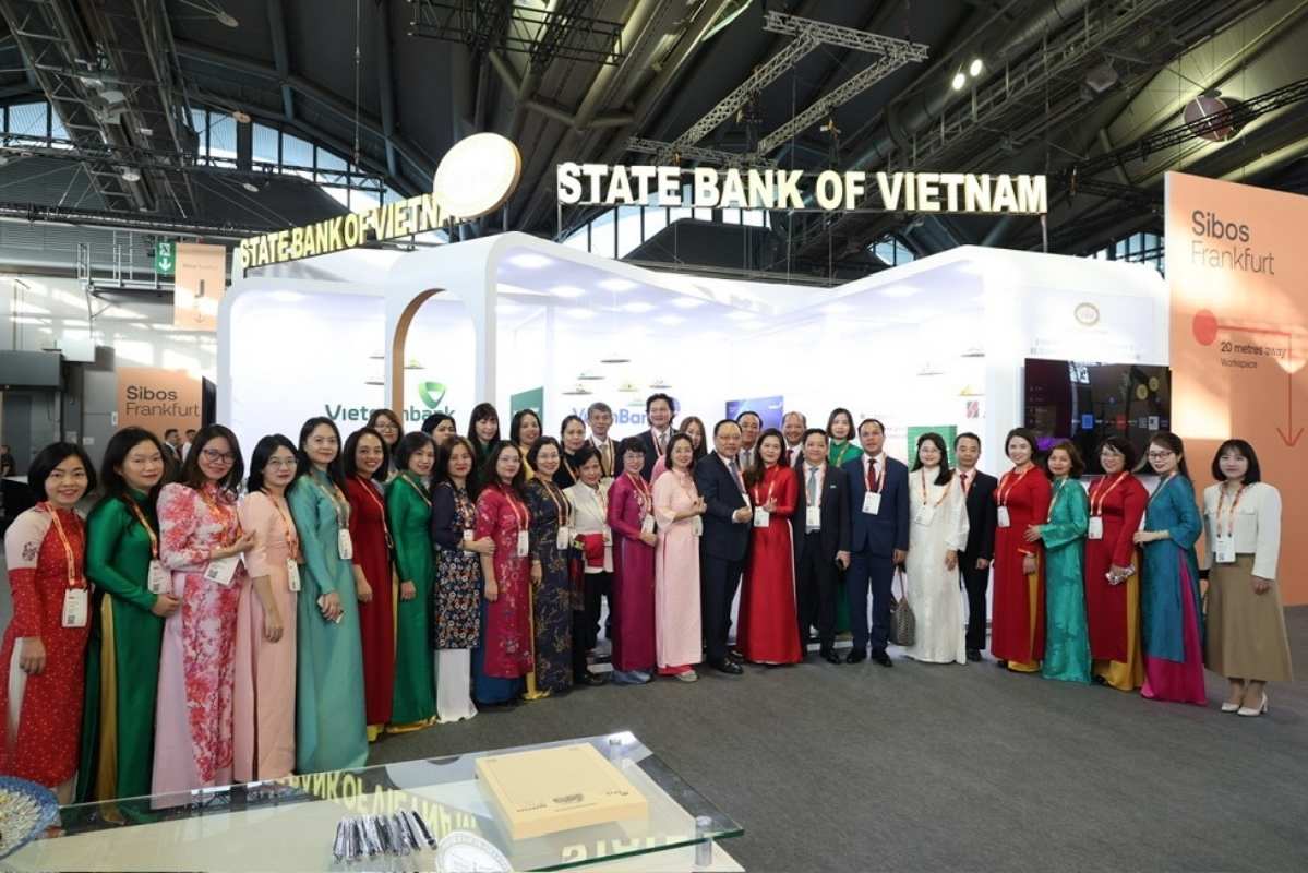 Cac dai bieu NHNN tham gia Doan cong tac tai Hoi nghi thuong nien Sibos 2025. Anh: NHNN 