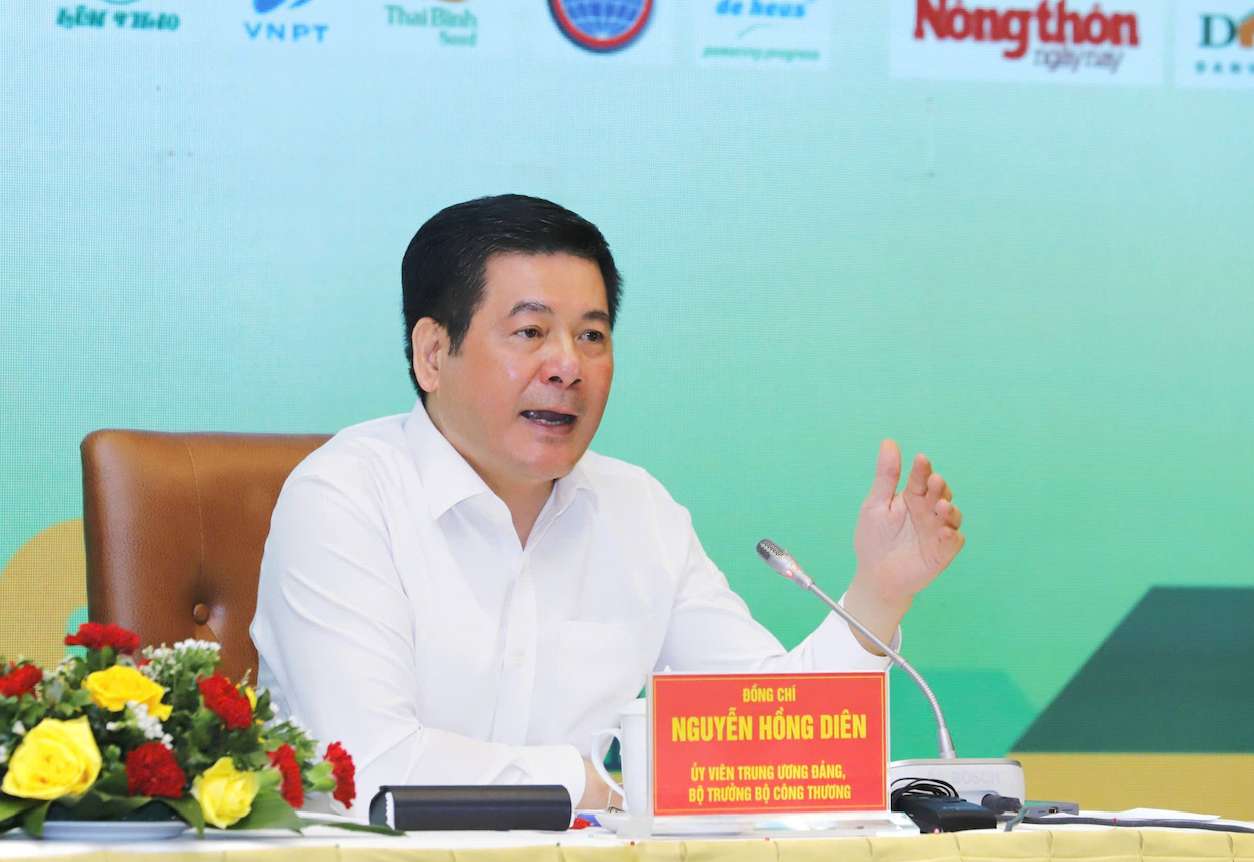 Bo truong Nguyen Hong Dien nhan manh muon dat muc tieu tang truong cao hon, tham chi tang truong hai con so, thi mot minh nguoi nong dan hay nganh nong nghiep khong the lam duoc. Anh: BTC