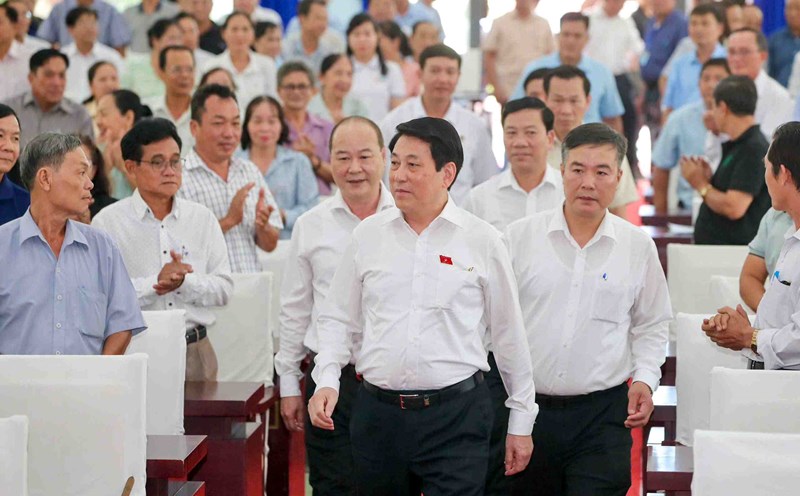 President Luong Cuong meets voters in Ho Chi Minh City. Photo: Viet Dung