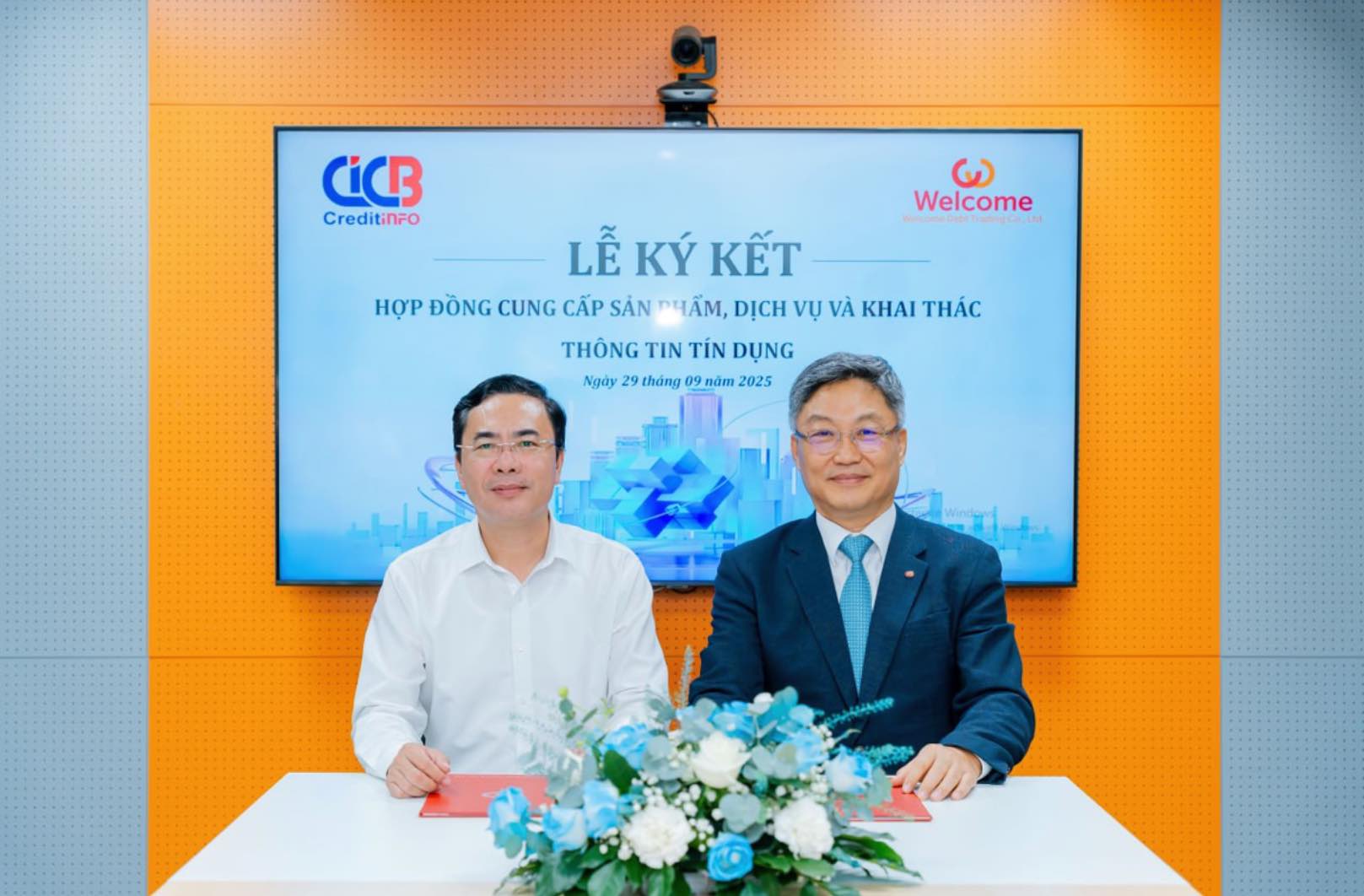 Ong Le Anh Tuan - Pho Tong Giam doc CIC va Ong Moon Youngso - Tong Giam doc Welcome DTC tai Le ky ket