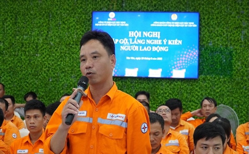 Workers expressed their opinions at the meeting. Photo: Thanh Huong