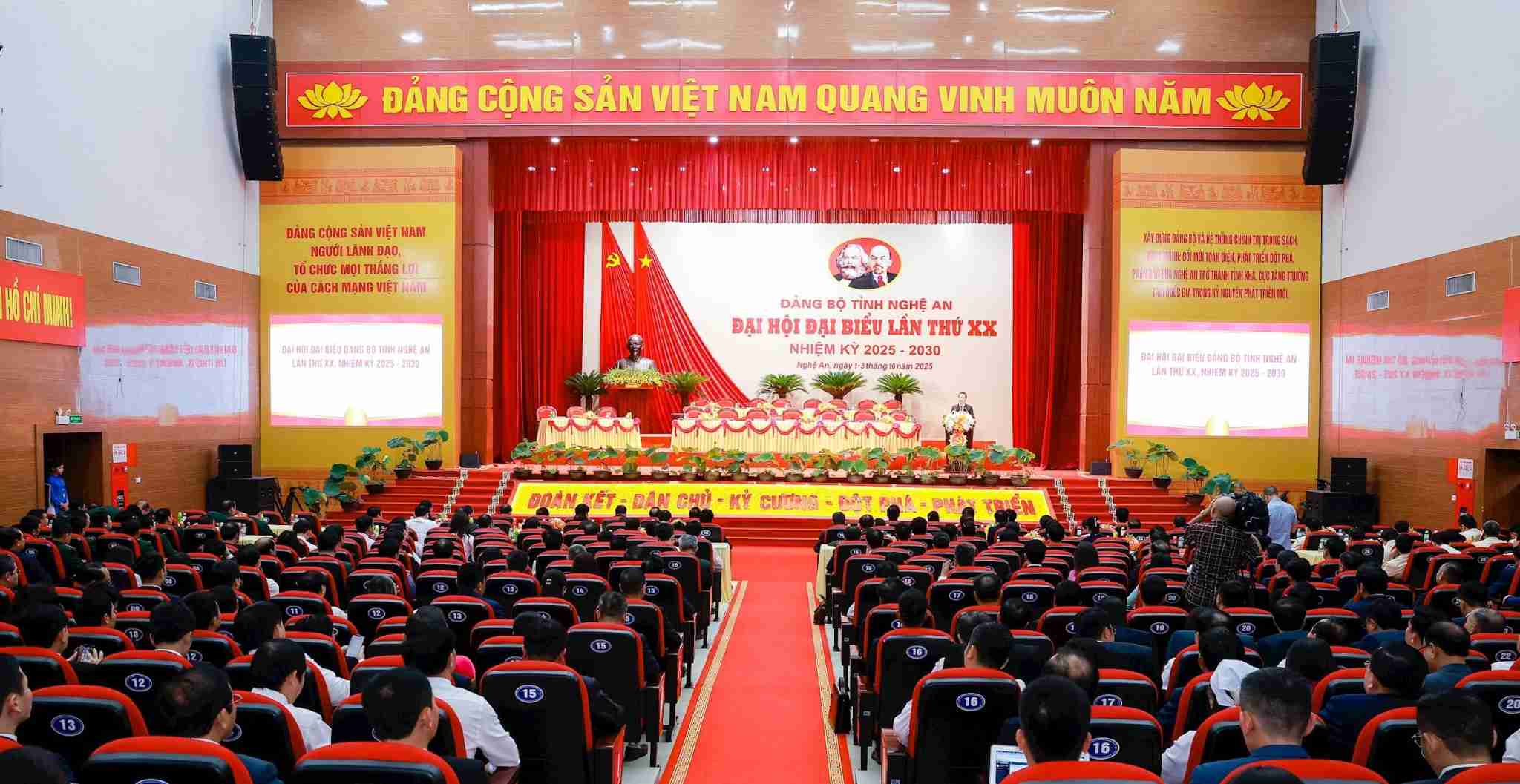 Phien tru bi Dai hoi dai bieu Dang bo tinh Nghe An lan thu XX, nhiem ky 2025 - 2030. Anh: Thanh Cuong