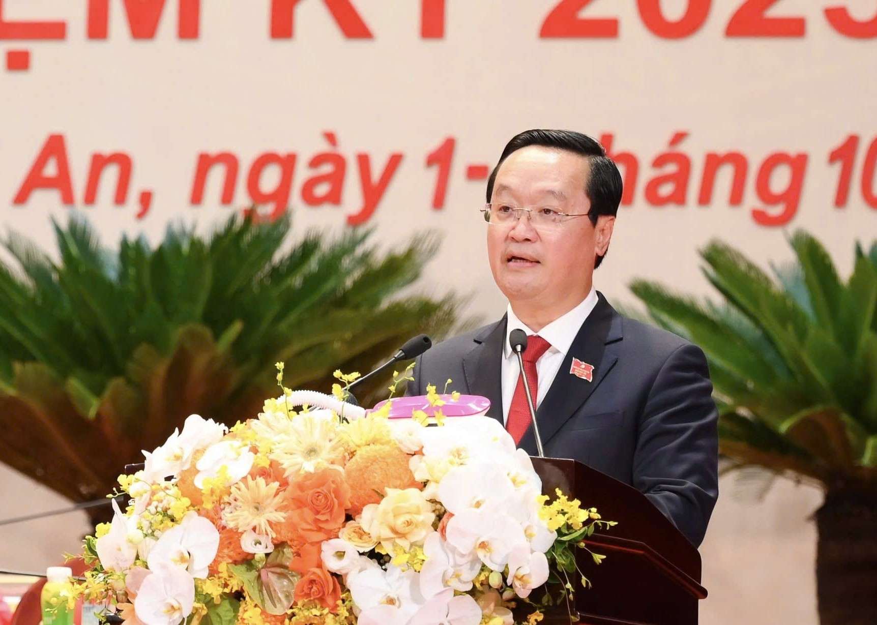 Nghe An Provincial Party Secretary Nguyen Duc Trung delivered the opening speech of the advisory session of the Nghe An Provincial Party Congress for the 2025-2030 term. Photo: Thanh Cuong