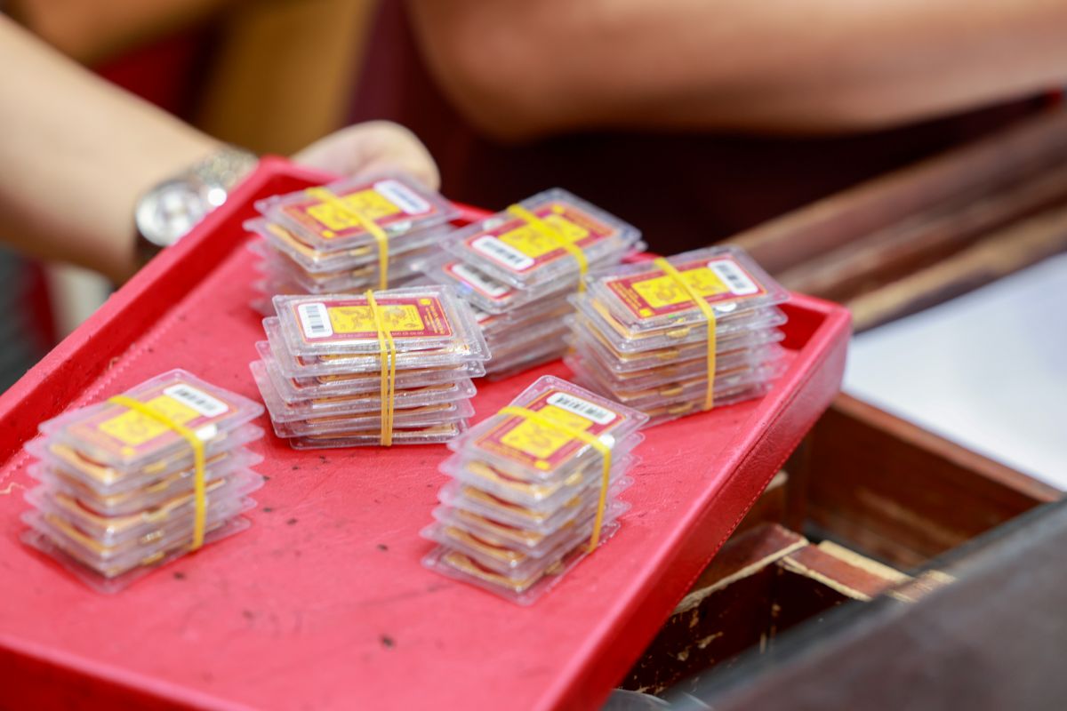 10월 1일 오후 초 SJC 금괴 가격은 1억 3 600만~1억 3 800만 VND/량(매수 - 매도)으로 고시되었습니다. 사진: Hai Nguyen