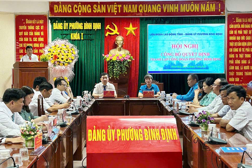 La Federation du travail de la province de Gia Lai annonce la decision de creer le syndicat du quartier de Binh Dinh. Photo : Anh Nguyen