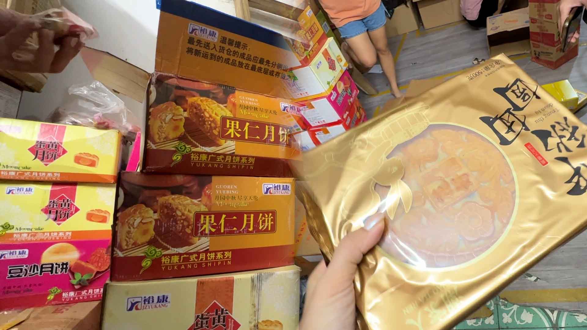 Le proprietaire de l'entrepot de banh trung thu national Trung revele un secret pour eviter de payer les impots