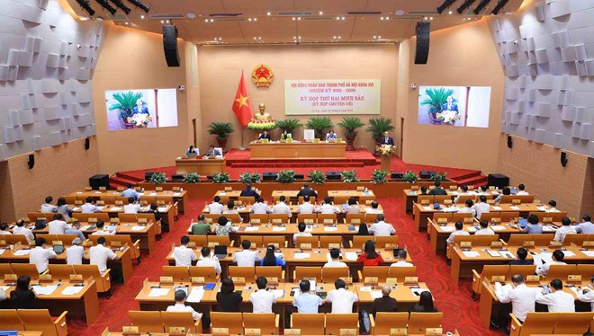 The Ministry of Home Affairs proposes ways to resolve the work of the Chairman of the Commune People's Committee. In the photo of the 16th Hanoi People's Council, term 2021-2026, holding the 26th session. Photo: Hanoi People's Council