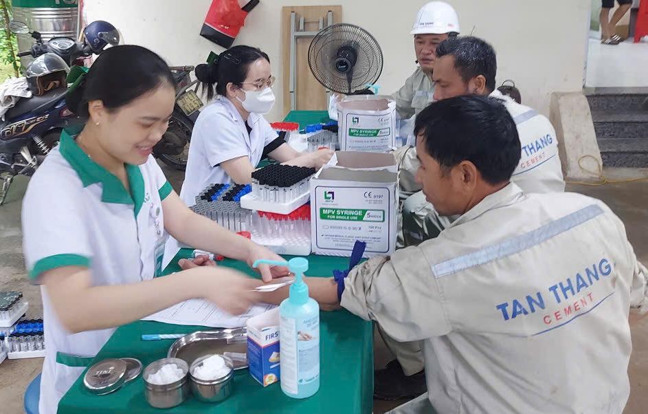 Tan Thang Cement Joint Stock Company organizes periodic health check-ups for all officers and employees. Photo: Nghe An Trade Union