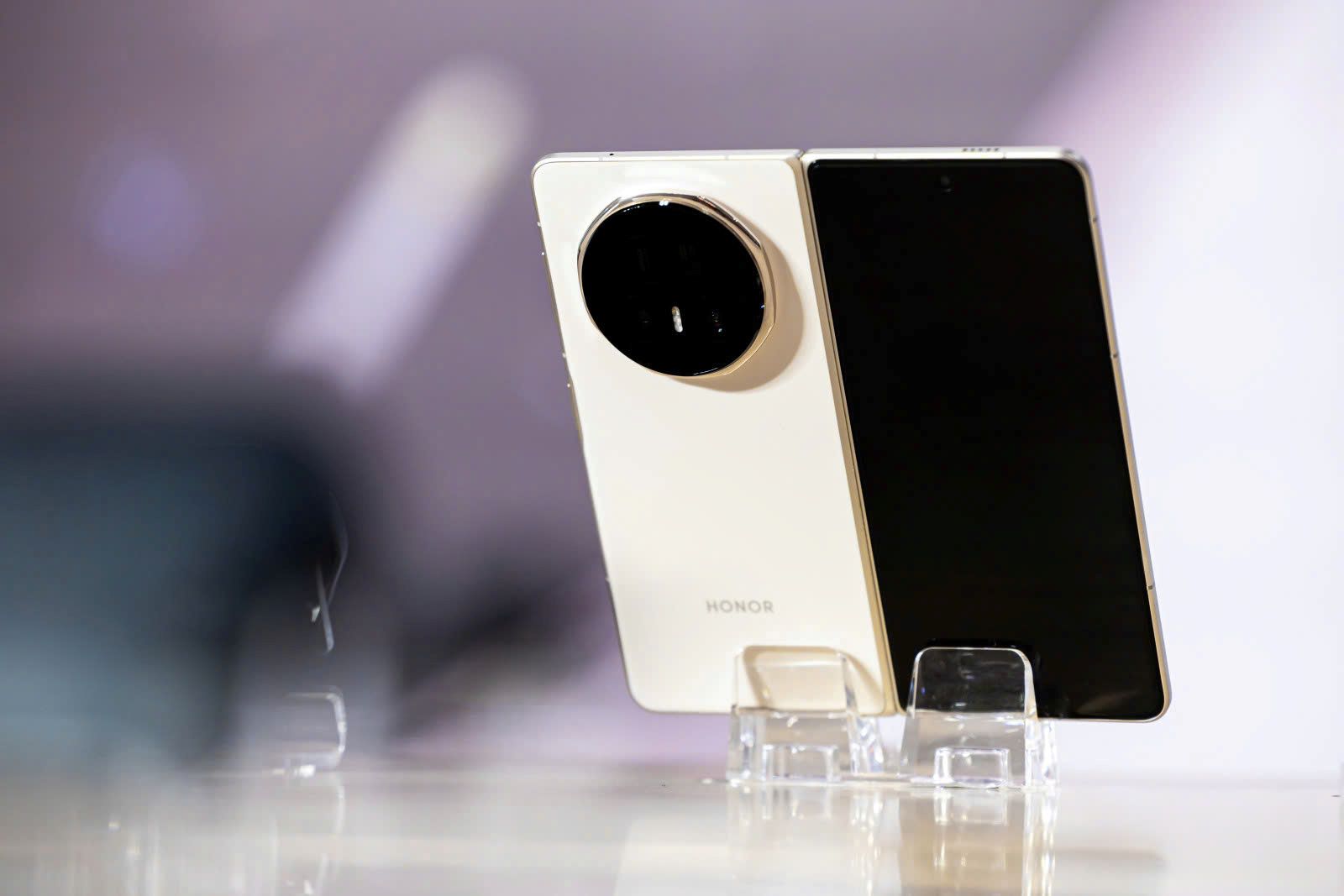 Honor Magic V5 promises to be a formidable competitor in the foldable smartphone segment in Vietnam. Photo: Honor