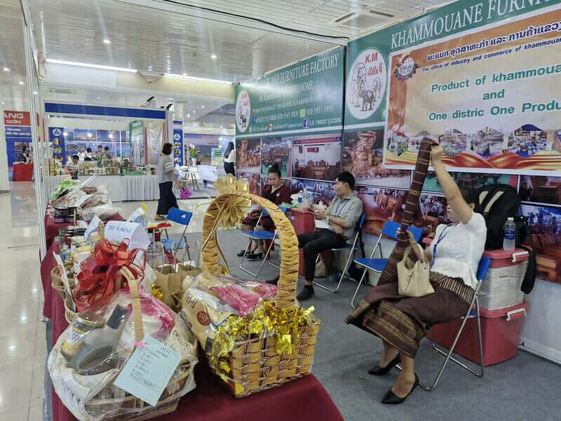 Cac gian hang tham gia 
