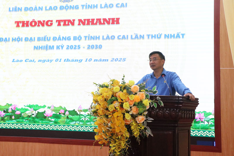 Ong Nguyen Chuong Phat - Chu tich Lien doan Lao dong tinh Lao Cai phat bieu tai hoi nghi. Anh: Manh Hung