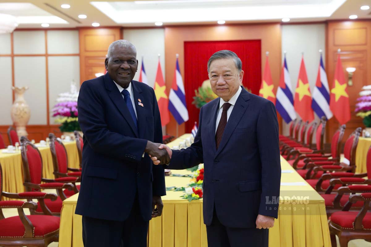 El Secretario General To Lam recibe al Presidente de la Asamblea Nacional de Cuba Esteban Lazo Hernandez. Foto: Hai Nguyen