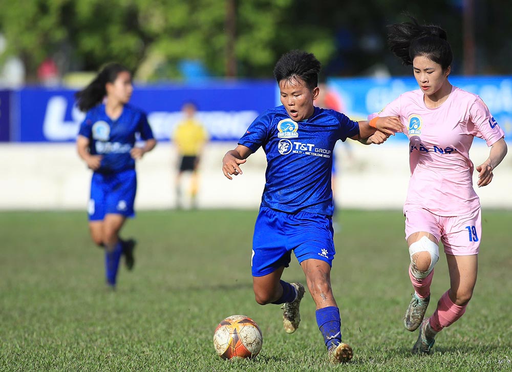 Thai Nguyen T&T tan dung tot co hoi du co the tran lep ve. Anh: VFF
