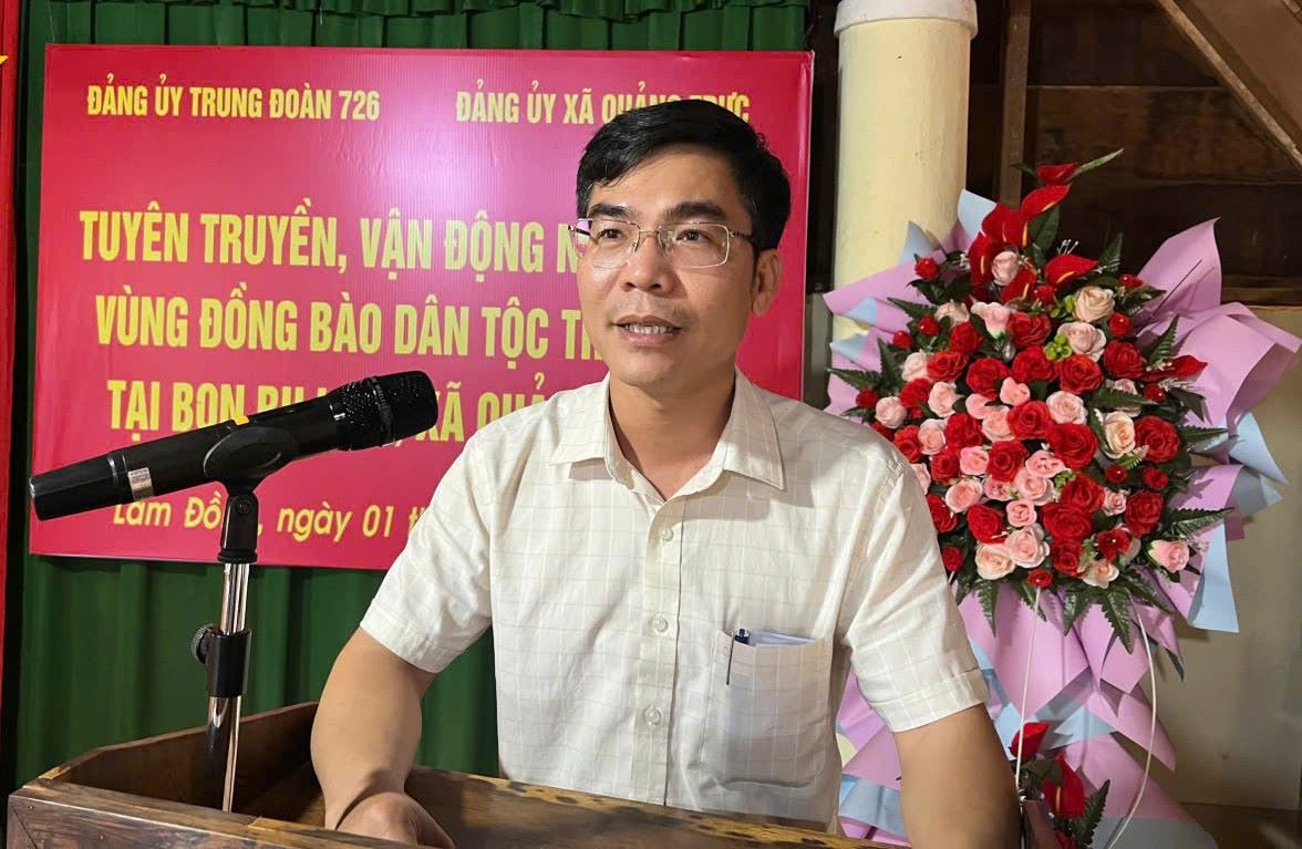 Ba con duoc pho bien cac luat moi, chinh sach cua Dang, Nha nuoc. Anh: Linh Khoi