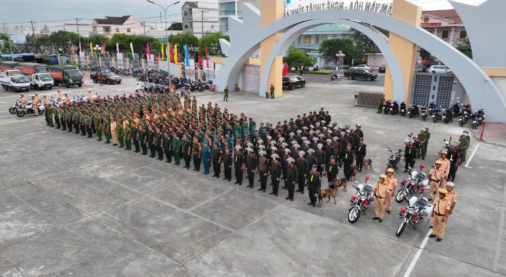 Forces deployed to ensure security and order to serve the 1st An Giang Provincial Party Congress, term 2025 - 2030. Photo: Phuong Vu