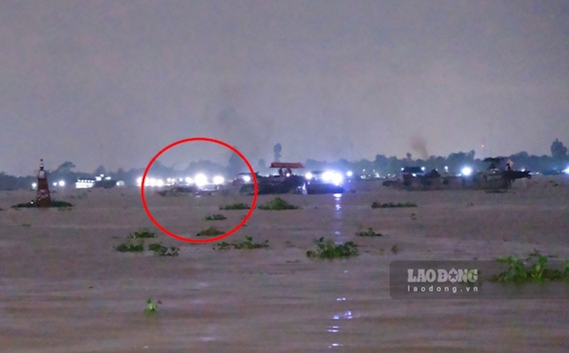 Illegal sand mining gangs are operating vigorously on the Tien River. Photo: PV Group.