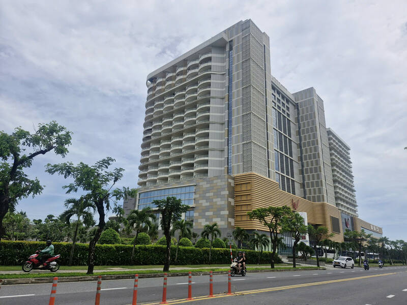 Trung tam thuong mai VV Mall (duong Vo Nguyen Giap, TP Da Nang) thoi gian qua da dong cua. Anh: Thu Giang 