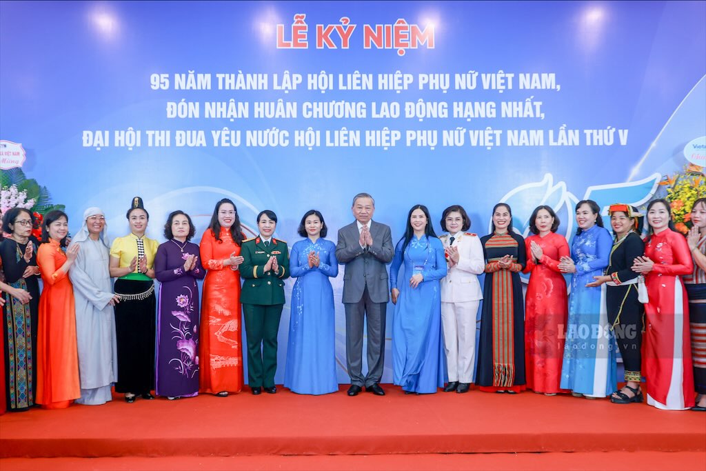 Tong Bi thu To Lam cung cac dai bieu tai buoi le. Anh: Hai Nguyen