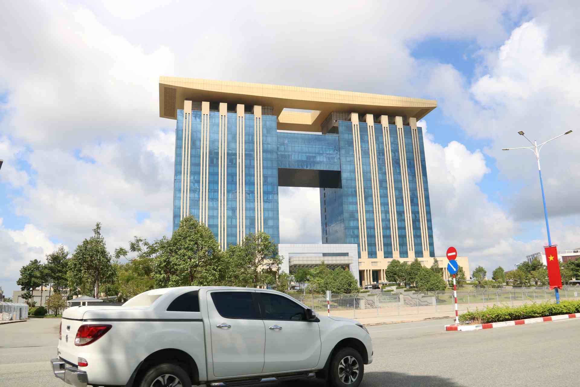 Facility 2 of the Ho Chi Minh City Land Registration Office has a transaction office located at the Binh Duong Administrative Center formerly. Photo: Dinh Trong