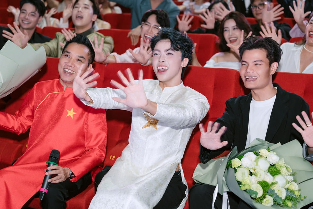 Luu Quoc Vuong hanh phuc khi nhan duoc su co vu tu gia dinh, ban be va 