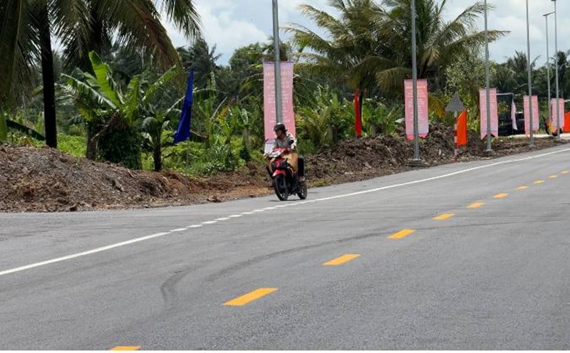 A series of projects were started and inaugurated to celebrate the Vinh Long Provincial Party Congress. Photo: Hoang Loc