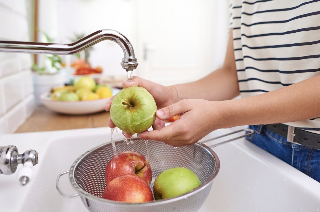 Cách đơn giản để giảm dư lượng thuốc trừ sâu trên nông sản. Ảnh: Thùy Dương
