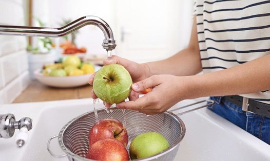 Cách đơn giản để giảm dư lượng thuốc trừ sâu trên nông sản. Ảnh: Thùy Dương