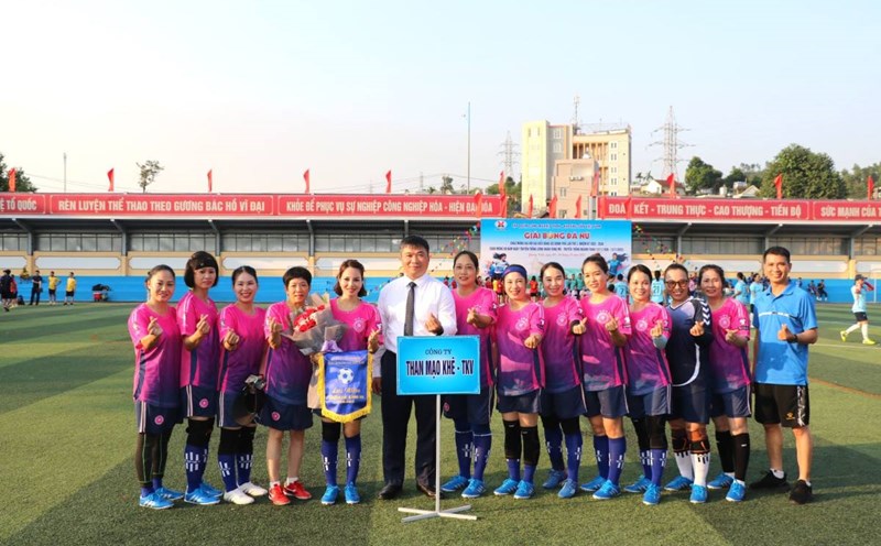 The Than Mao Khe women's football team participates in the TKV Football Tournament 2025. Photo: TKV Media