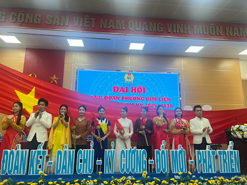 2025~2030년 임기의 제1차 동 노동조합 대회가 10월 10일에 열립니다. 사진: Kieu Vu