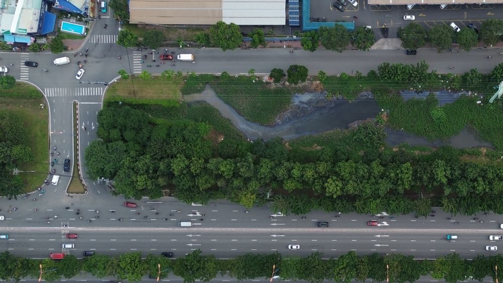 Tuyen rach Da Do hien ngap rac va luc binh se duoc nao vet, ke bo, trong cay xanh va lam duong dao ven rach. Ảnh: Anh Tu