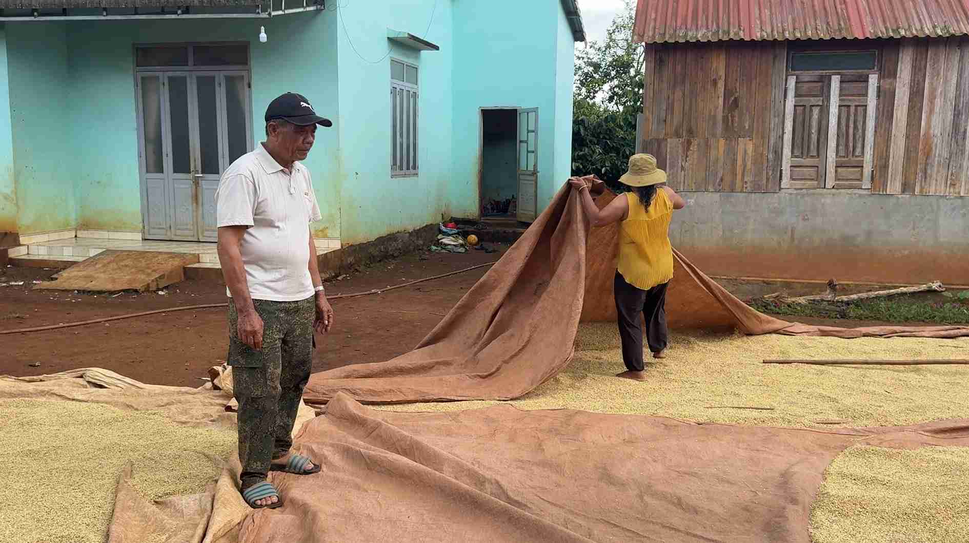 Nguoi co uy tin dang dong vai tro rat quan trong tai dia phuong. Anh: Bao Lam