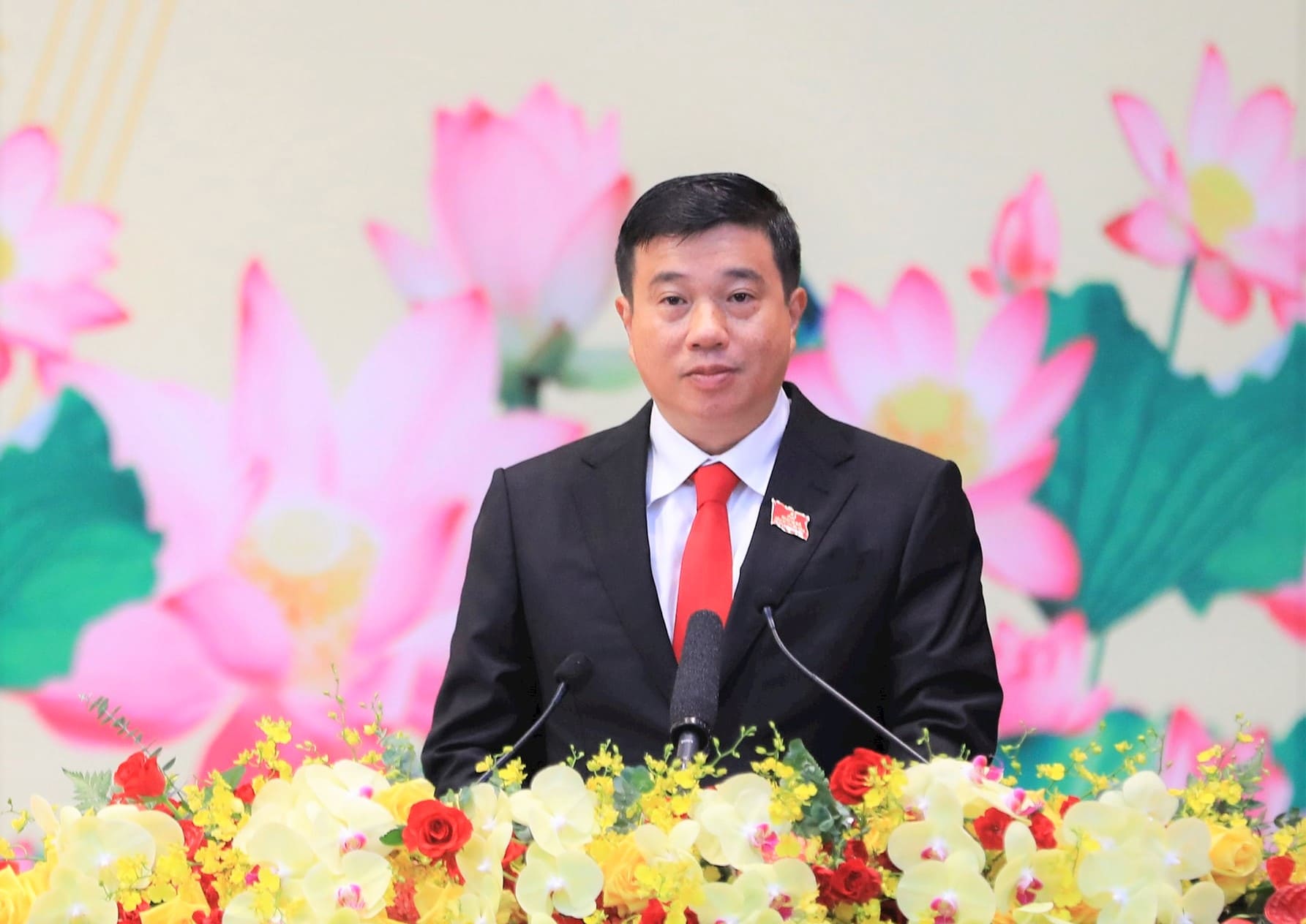Ong Y Thanh Ha Nie Kdam, Bi thu Tinh uy tinh Lam Dong phat bieu khai mac Dai hoi. Anh: Khanh Phuc