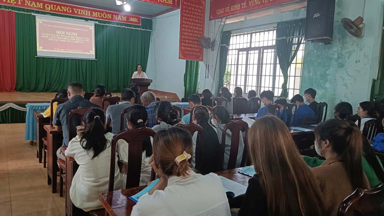 Cac buoi tap huan tuyen truyen, pho bien phap luat nhan duoc su huong ung cua nguoi dan. Anh: Bao Lam