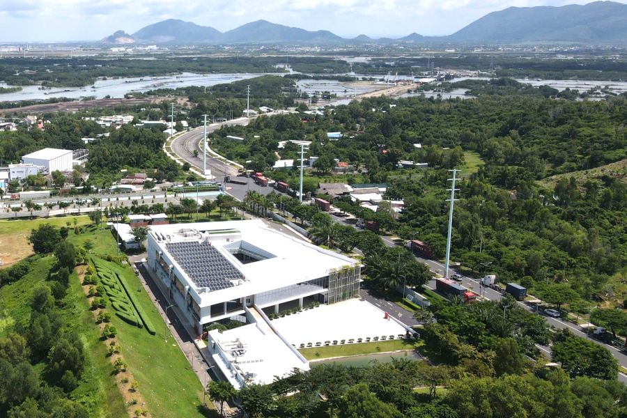 The Long Son - Cai Mep route project will connect the Long Son Petrochemical Complex with the Cai Mep - Thi Vai deep-water treatment port area, promoting logistics and economic development. Photo: Thanh An