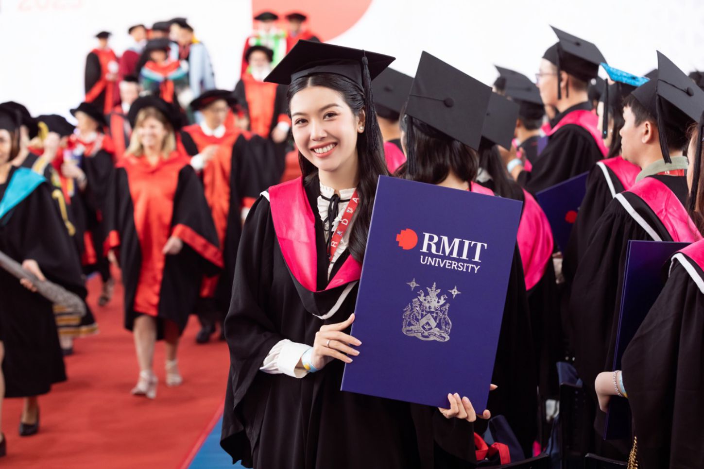 A hau Thuy Van tot nghiep DH RMIT o tuoi 30. Anh: Nhan vat cung cap