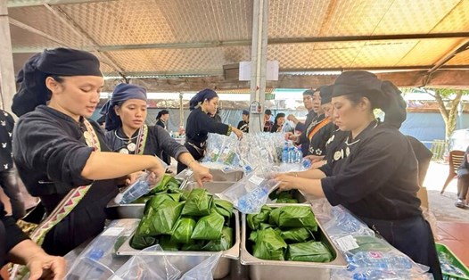 Bà con làng Thái Hải đồ xôi, nấu nướng hỗ trợ đồng bào vùng lũ ở Thái Nguyên. Ảnh: Làng Thái Hải