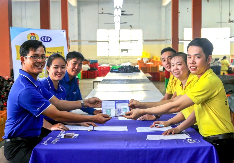 Trong 3 nam qua, To chuc Tai chinh vi mo CEP da ho tro von vay cho gan 156.750 luot CNVCLD voi tong so tien hon 3.320 ti dong. Anh: Nam Duong