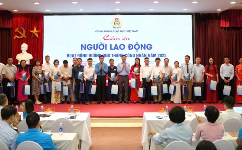 Selecting and replicating advanced models with the focus of honoring direct workers is one of the tasks that the Vietnam Education Trade Union will implement in the coming time. Photo: Quynh Chi