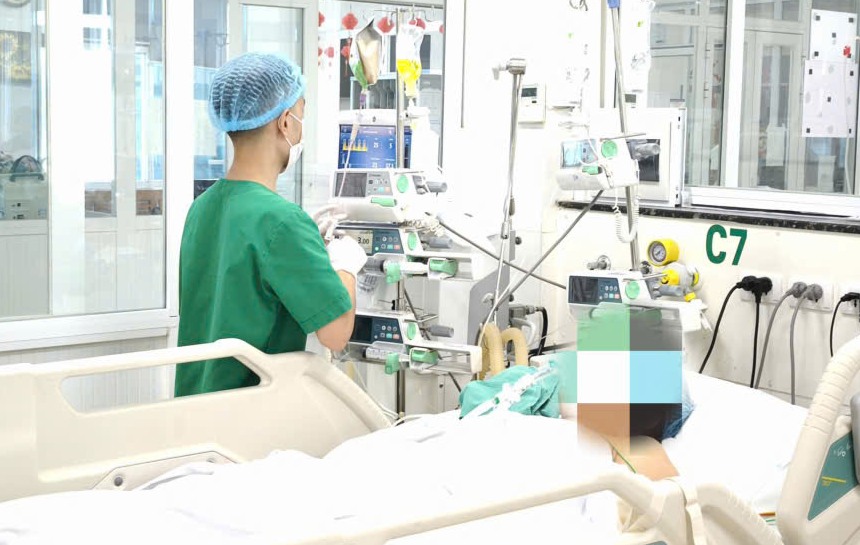 Patient with severe dengue fever treated at the Central Hospital for Tropical Diseases. Photo: Thanh Dang